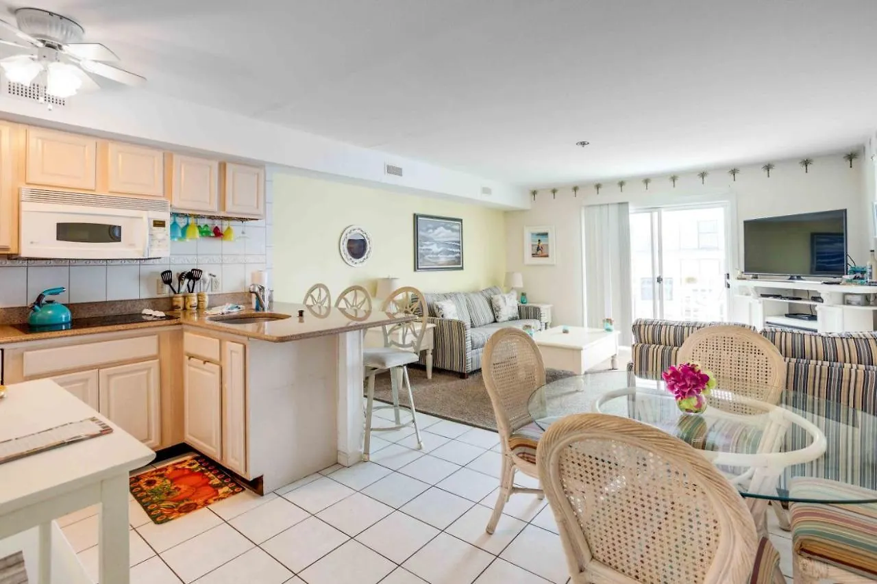 Апарт-отель Marylander Condominiums, 90 Steps From The Beach Ошен Сити